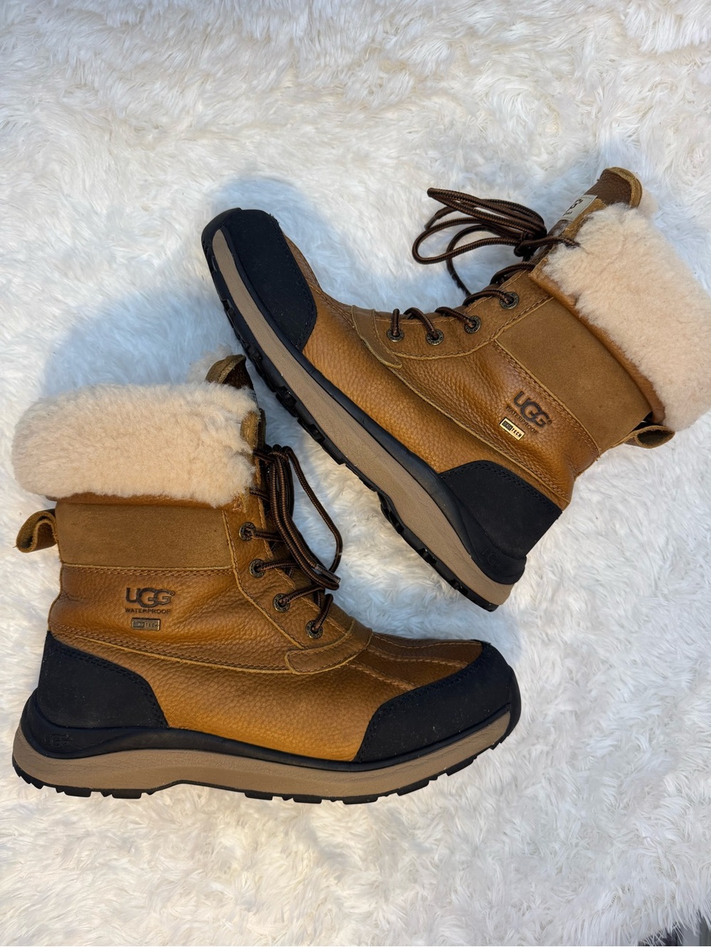 UGG Adirondack boots III women’s US 10 snow boots winter